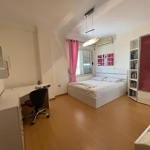 Oda ve Kahvaltı Albjona, Tiran